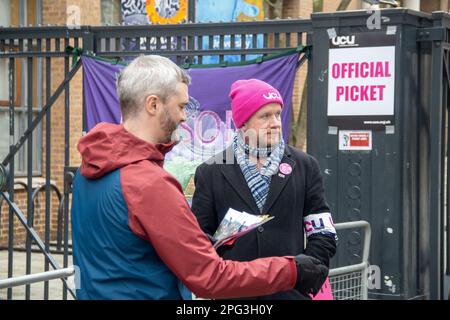 London, Vereinigtes Königreich – 20. März 2023: Mitarbeiter der University of London – SOAS und Birkbeck – streiken derzeit und halten offizielle Streiks ab, um eine faire Bezahlung zu gewährleisten. Heute nehmen 150 Universitäten und Hochschulen im Vereinigten Königreich, vertreten durch die UCU, an der Streikaktion Teil. Kredit: Sinai Noor/Alamy Live News Stockfoto