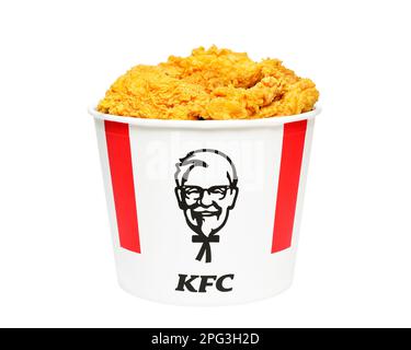 KFC Bucket aus einem Kentucky Fried Chicken Fast Food Restaurant, Großbritannien Stockfoto