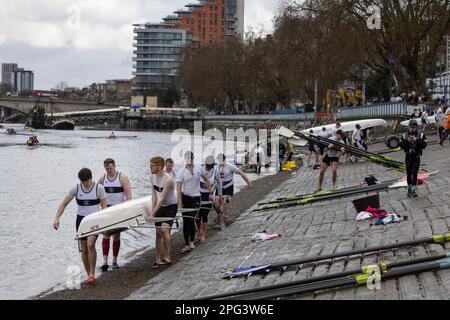 The Head of the River Race, ein Ruderrennen gegen die Uhr, findet jährlich zwischen acht Jahren in London, England, Putney, England, statt Stockfoto