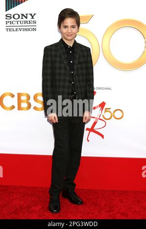 Judah Mackey bei der Ankunft für THE YOUNG AND THE RESTLESS 50. Anniversary Celebration - Part 2, The Vibiana, Los Angeles, CA 17. März 2023. Foto Von: Priscilla Grant/Everett Collection Stockfoto