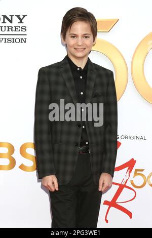 Judah Mackey bei der Ankunft für THE YOUNG AND THE RESTLESS 50. Anniversary Celebration - Part 2, The Vibiana, Los Angeles, CA 17. März 2023. Foto Von: Priscilla Grant/Everett Collection Stockfoto