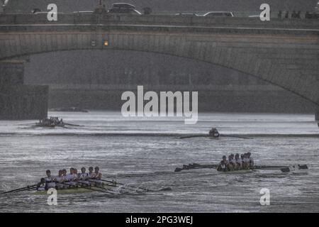 The Head of the River Race, ein Ruderrennen gegen die Uhr, findet jährlich zwischen acht Jahren in London, England, Putney, England, statt Stockfoto