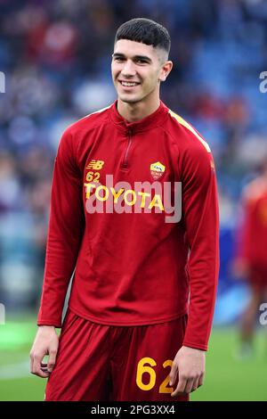 Rom, Italie. 19. März 2023. Cristian Volpato of Roma lächelt während der italienischen Meisterschaft Serie Ein Fußballspiel zwischen SS Lazio und AS Roma am 19. März 2023 im Stadio Olimpico in Rom, Italien - Photo Federico Proietti/DPPI Credit: DPPI Media/Alamy Live News Stockfoto