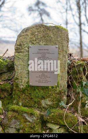 Gedenkschild für gefallene amerikanische Soldaten, die 1945 bei einem Gefecht mit Nazis in Růžová (Rosendorf, jetzt verlassen), Westböhmen, starben. Stockfoto