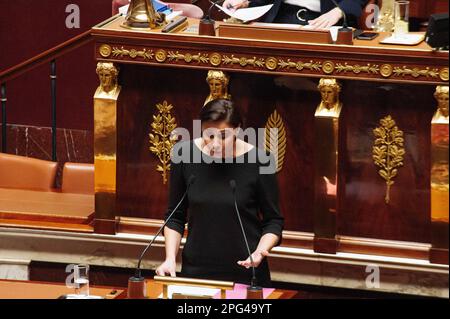 Louis Witter / Le Pictorium - Mißtrauensantrag im Plenum gegen den Rentenentwurf - 20/03/2023 - Frankreich / Ile-de-France (Region) / Paris - Prüfung der Mißtrauensanträge der LIOT-Gruppe und der Nationalversammlung, eingereicht nach Verabschiedung der Rentenreform mit Artikel 49 Absatz 3 der Verfassung. Nationalversammlung, Paris, Frankreich, 20. März 2023. Laure Lavelette (RN) Stockfoto