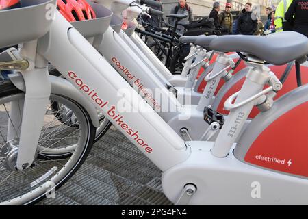 Washington, USA. 20. März 2023. E-Bikes zur Hauptstadt auf der 9. und G St während einer Pressekonferenz am 20. März 2022 in der 9. Street in Washington DC, USA. (Foto: Lenin Nolly/Sipa USA) Guthaben: SIPA USA/Alamy Live News Stockfoto