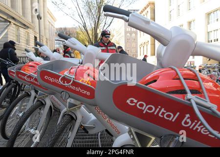 Washington, USA. 20. März 2023. E-Bikes zur Hauptstadt auf der 9. und G St während einer Pressekonferenz am 20. März 2022 in der 9. Street in Washington DC, USA. (Foto: Lenin Nolly/Sipa USA) Guthaben: SIPA USA/Alamy Live News Stockfoto