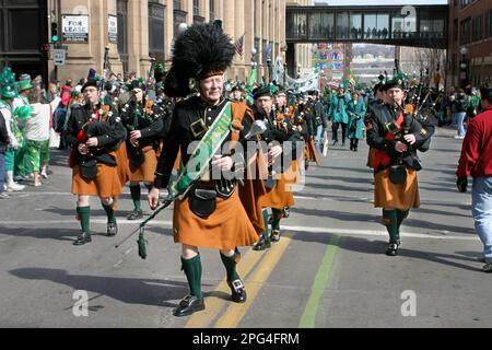 Brian Boru Irish Pipe Band of St. Paul bei der Patrick's Day Parade in Saint Paul, Minnesota, 2005. Brian Boru Irish Pipe Band of St. Paul wurde gegründet Stockfoto