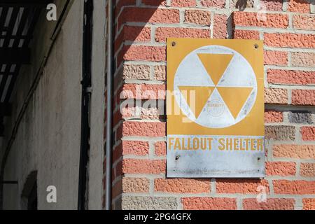 Klassisches Symbol für nukleare Strahlung auf dem New Yorker Atombunker Stockfoto