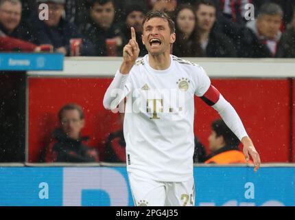 Leverkusen, Deutschland. 19. März 2023. Thomas Müller (Bayern), Leverkusen, Deutschland. 19. März 2023. 1. Bundesliga, Spieltag 25, Bayer 04 Leverkusen - FC Bayern München. Die DFL-VORSCHRIFTEN VERBIETEN DIE VERWENDUNG VON FOTOS ALS BILDSEQUENZEN UND/ODER QUASI-VIDEO. Kredit: Juergen Schwarz/Alamy Live News Stockfoto