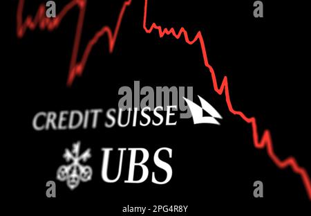 New York, USA, März 2023: Weißes Logo der Credit Suisse auf einem Diagramm zur Entwicklung der Börsenleistung. Im März 2023 kaufte UBS Credit Suisse für 3B CHF in Stockfoto