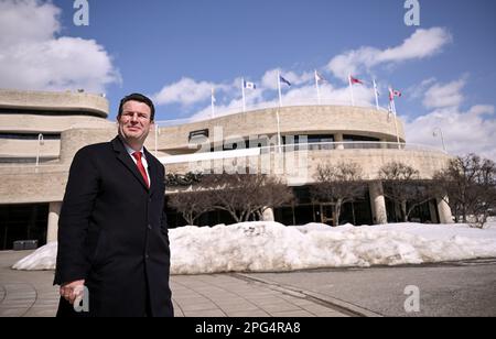 Ottawa, Kanada. 20. März 2023. Hubertus Heil (SPD), Bundesminister für Arbeit und Soziales, während eines Spaziergangs zwischen den Ernennungen in Ottawa. Ziel der Reise ist es, Gespräche mit den für Arbeitsmarktpolitik, Einwanderung und öffentliche Sicherheit zuständigen Ministern zu führen. Das Thema ist die Anziehung qualifizierter Arbeitskräfte. Der Minister möchte auch etwas über das kanadische Einwanderungsrecht erfahren. Kredit: Britta Pedersen/dpa/Alamy Live News Stockfoto