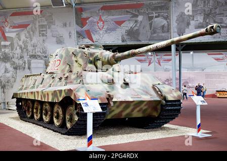 PARK PATRIOT, KUBINKA, MOSKAU, RUSSLAND - 11. Juli 2017: Tiger II ist ein deutscher Schwerpanzer Stockfoto