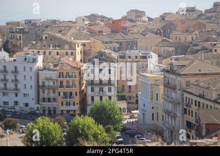 Panoramablick auf Kerkyra, die Hauptstadt der Insel Korfu, Griechenland Stockfoto