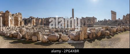 Panoramablick auf die Ruinen des Venus-Tempels in Baalbek, Bekaa-Tal, Libanon Stockfoto