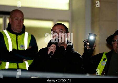 Elmar Gehrke bei der Montags-Demo auf dem Postplatz. Görlitz, 20.03.2023 Stockfoto