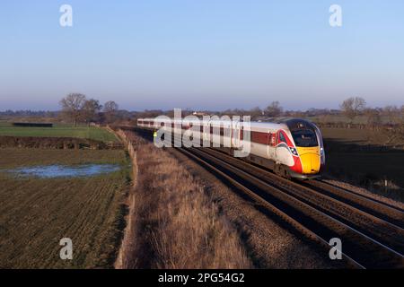 LNER-Bi-Modus Azuma-Zug vorbei an Picton, County Durham, mit einem Zug, der von der Hauptlinie umgeleitet wurde. Stockfoto