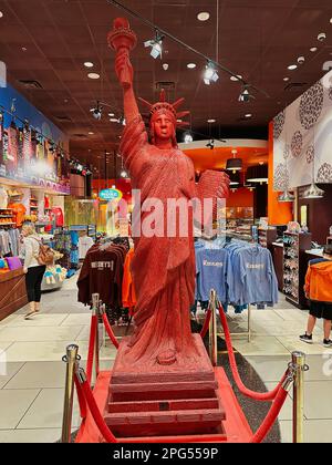 Las Vegas, Nevada - 14. März 2023 - Freiheitsstatue aus Twizzlers im Hershey's Store im New York New York New York Hotel and Casino Las Vegas Stockfoto