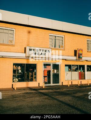 Pinkstons Day & Night Market Vintage-Schild an der Route 66, Mailand, New Mexico Stockfoto