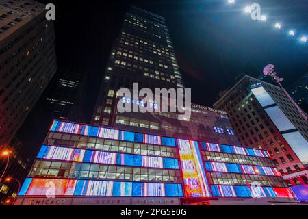 Das Investment Banking House Lehman Brothers reicht am 14. 2008. September Bancruptcy ein. Die Mitarbeiter wollen ihr Privateigentum, da sie damit rechnen, entlassen zu werden. Stockfoto