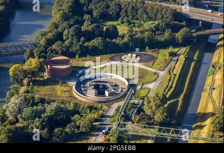 Luftaufnahme, neues Pumpwerk der Emschergenossenschaft bei Sutumer Brücken auf der Schleuseninsel zwischen Rhein-Herne-Kanal und Emscher Stockfoto