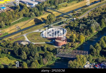 Luftaufnahme, neues Pumpwerk der Emschergenossenschaft bei Sutumer Brücken auf der Schleuseninsel zwischen Rhein-Herne-Kanal und Emscher Stockfoto