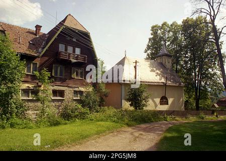 Borsec, Harghita County, Rumänien, 2002. Außenansicht der christlich-orthodoxen Kirche „The Transfiguration“, ein historisches Denkmal aus dem Jahr 1847. Stockfoto