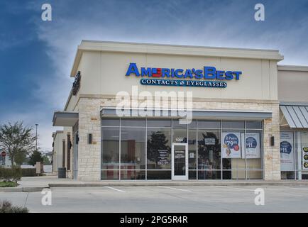 Houston, Texas, USA 02-26-2023: Amerikas beste Kontakte und Brillengläser im Außenbereich in Houston, TX. Örtliche Brillenoptometrie. Stockfoto