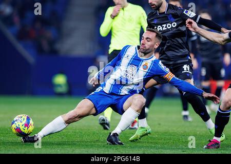 BARCELONA – 13. FEBRUAR: Sergi Darder in Aktion während des LaLiga-Spiels zwischen RCD Espanyol und Real Sociedad im RCDE-Stadion am 13. Februar 2023 in Stockfoto