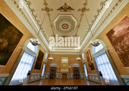 Sankt Petersburg, Russland - 26. Dezember 2021: Historisches Gebäude der St. Michaels Burg in Sankt Petersburg, Russland. Stockfoto