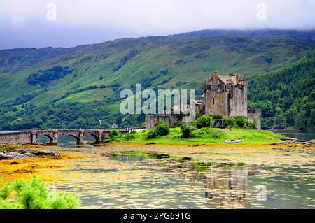 Eileen Donan Castle von Clan Macrae, Loch Duich, bei Dornie, Scottish Highlands, Schottland, Vereinigtes Königreich Stockfoto