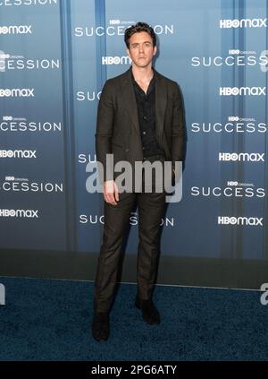 New York, USA. 20. März 2023. Ashley Zukerman nimmt am 20. März 2023 am Jazz im Lincoln Center in New York an der Premiere von HBO „Succession Season 4“ Teil. Dies ist die letzte Saison der äußerst erfolgreichen Serie. (Foto: Lev Radin/Sipa USA) Guthaben: SIPA USA/Alamy Live News Stockfoto