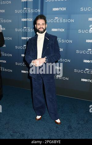 Arian Moayed nimmt am 20. März 2023 im Jazz im Lincoln Center in New York, New York, USA, an der Premiere des roten Teppichs von HBO Teil. Robin Platzer/Twin Images/Credit: SIPA USA/Alamy Live News Stockfoto