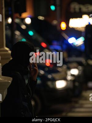 Toulouse, Frankreich. 20. März 2023. Einige Tage, nachdem die Regierung ohne Abstimmung eine Rentenreform durch das parlament gedrängt hat, gehen Demonstranten auf die Straße, indem sie Artikel 49, 3 der Verfassung in Toulouse, Südfrankreich, am 20. März 2023, anwandten. Die Regierung des französischen Premierministers überlebte am 20. März 2023 knapp den ersten - und riskanteren - von zwei Misstrauensanträgen über ihre Entscheidung, das parlament zu umgehen und eine umstrittene Rentenreform durchzusetzen. Foto: Arnaud Bertrand/ABACAPRESS.COM Kredit: Abaca Press/Alamy Live News Stockfoto