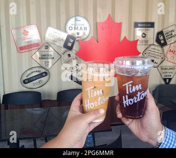 Queretaro, Mexiko - Februar 13 2023: Die kanadische Restaurantkette Tim Hortons eröffnete ihre erste Filiale in Quertaro, um das größte Fast Food zu werden Stockfoto