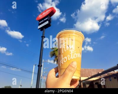 Queretaro, Mexiko - Februar 13 2023: Die kanadische Restaurantkette Tim Hortons eröffnete ihre erste Filiale in Quertaro, um das größte Fast Food zu werden Stockfoto