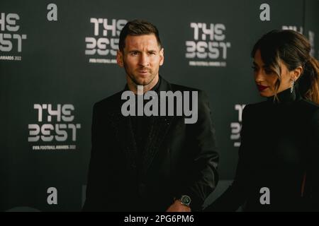 Ein Porträt von Lionel Messi und seiner Frau Antonela Roccuzzo bei den Best FIFA Football Awards in Paris Stockfoto