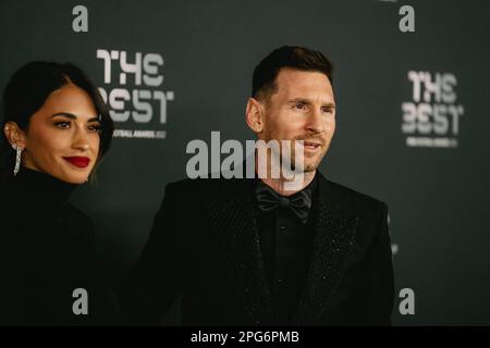 Ein Porträt von Lionel Messi und seiner Frau Antonela Roccuzzo bei den Best FIFA Football Awards in Paris Stockfoto