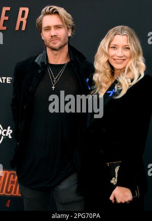 Hollywood, Kalifornien, USA 20. März 2023 Schauspieler Chad Michael Murray und Ehedarstellerin Sarah Roemer nehmen am 20. März 2023 im TCL Chinese Theatre in Hollywood, Kalifornien, USA, an der Los Angeles Premiere von Liongates „John Wick: Chapter 4" Teil. Foto: Barry King/Alamy Live News Stockfoto