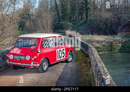 1964 BMC Morris Mini Cooper S. Works Car 7. Overall und 3. in Klasse 1964 Monte Carlo Rally, Fahrer Rano Aalternon Stockfoto