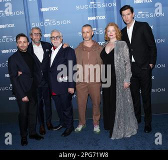 New York City, NY, 20/03/2023, Kieran Culkin, Alan Ruck, Brian Cox, Jeremy Strong, Sarah Snook und Nicholas Braun, die am 20. März 2023 in New York City, NY ©Steven Bergman/AFF-USA.COM, an der Premiere der Nachfolgesaison 4 im Jazz im Lincoln Center teilnehmen Stockfoto