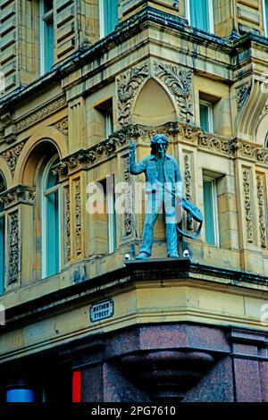 Hard Days Night Hotel und John Lennon Sculpture, Liverpool, Merseyside, England Stockfoto