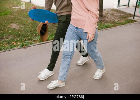 Gesundes aktives Sport Paar Skateboard Hobby Stockfoto