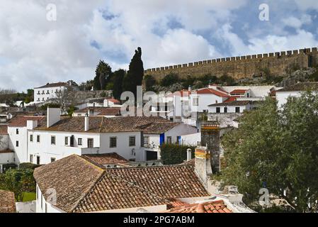 Festungsmauer und mittelalterliche Stadt Óbidos, Portugal Stockfoto