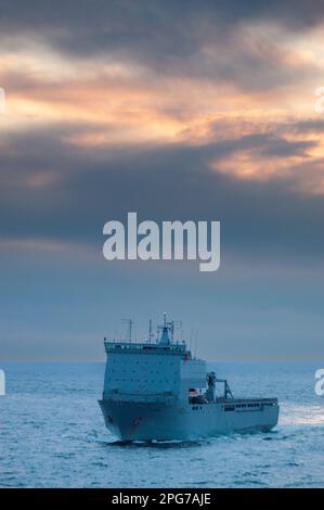 RFA Largs Bay Largs Bay wurde im Dienst des Royal Fleet Auxiliary, das die Royal Navy unterstützt, an die Royal Australian Navy verkauft, wo sie als HMAS Choules im Dienst steht Stockfoto