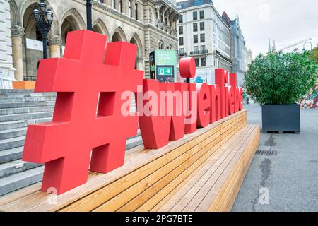 Wien, Österreich - 21. August 2022: Wienliebe Hashtag-Zeichen in Wien. Ich liebe das Wiener Zeichen. Stockfoto