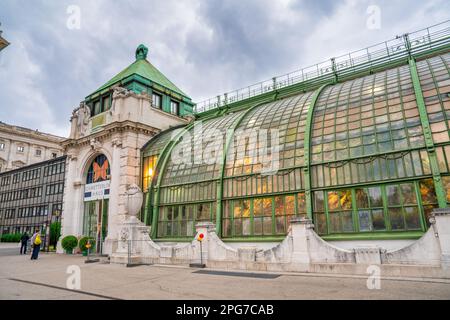 Wien, Österreich - 21. August 2022: Außenansicht des Schmetterlingshauses. Stockfoto