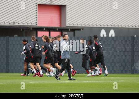 Tubize, Belgien. 21. März 2023. Der belgische Cheftrainer Domenico Tedesco zeigte sich während eines Trainings der belgischen Fußballnationalmannschaft Red Devils im RBFA-Hauptsitz der Royal Belgischen Fußballvereinigung in Tubize. Die Red Devils bereiten sich auf die bevorstehenden Spiele gegen Schweden und Deutschland vor. Kredit: Bruno Fahy/Belga Photo/Alamy Live News Stockfoto