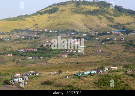 Verstreute Hütten und Anwesen in Pondoland, Transkei Stockfoto