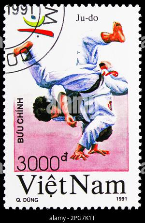 MOSKAU, RUSSLAND - 16. MÄRZ 2023: In Vietnam gedruckte Briefmarken zeigen Judo, Olympische Sommerspiele 1992 - Barcelona-Serie, um 1991 Stockfoto